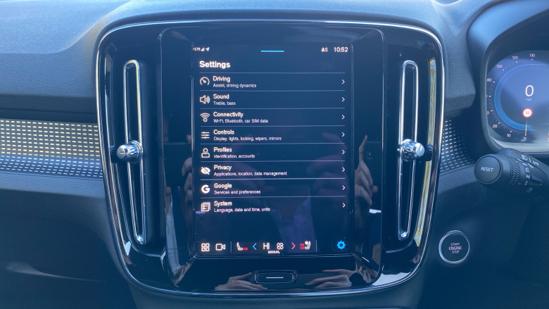 Volvo XC40 2.0 B4P Plus Black Edition 5dr Auto Petrol Estate